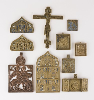 Bild SAMMLUNG VON ZEHN BRONZE-IKONEN: KRUZIFIXE, GOTTESMUTTER VON SMOLENSK (SMOLENSKAJA), AUSGEWÄHLTE HEILIGE SOWIE FESTTAGE