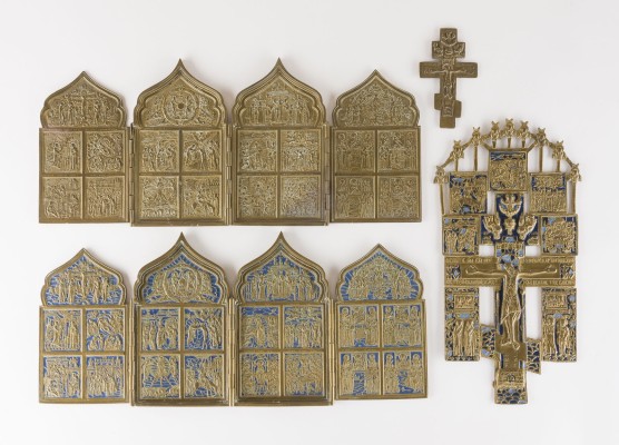 Bild SAMMLUNG VON VIER BRONZE-IKONEN: KRUZIFIXE SOWIE TETRAPTYCHEN MIT FESTTAGEN