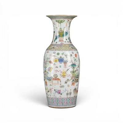 Picture EINE GROSSE FAMILLE-ROSE-VASE MIT DER DARSTELLUNG VON 