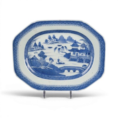 Bild EIN CHINESISCHER EXPORT-BLAU-WEISSER ACHTECKIGER TELLER