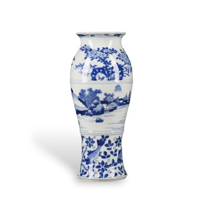 Bild EINE BLAU-WEISSE VASE