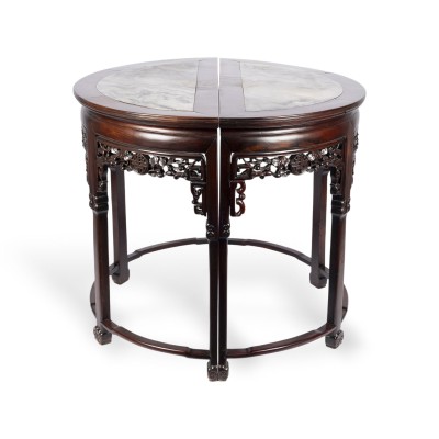Auction 159<br>EIN PAAR HALBRUNDE TISCHE AUS HARTHOLZ MIT MARMOREINLAGEN (YUEYAZHUO)