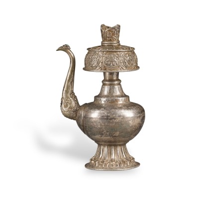 Picture EINE BUMPA AUS SILBER MIT DEKOR VON BUDDHISTISCHEN EMBLEMEN