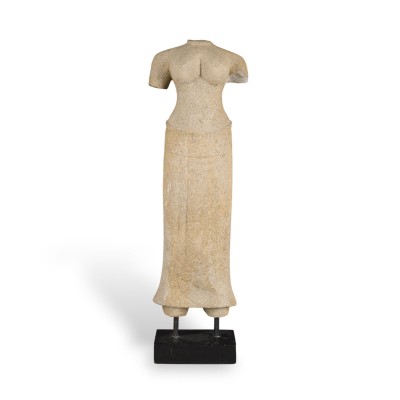 Auktion 159<br>EIN TORSO DER UMA AUS SANDSTEIN