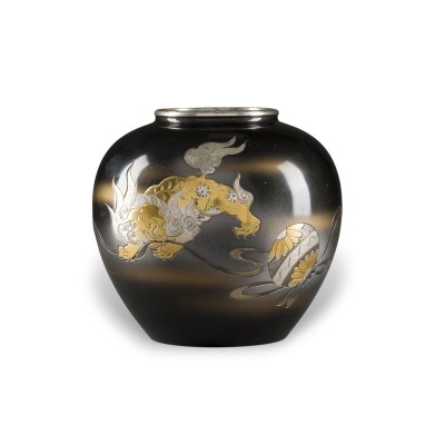 Picture EINE METALLVASE MIT SHISHI-DARSTELLUNG