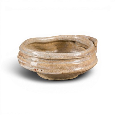 Auction 159<br>EINE GROSSE KO-HAGI SCHALE MIT AUSGUSS (KATAKUCHI)