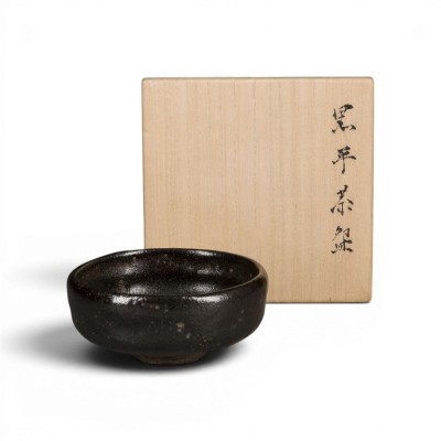 Auction 159<br>EIN KURO-RAKU SOMMER-CHAWAN (TEESCHALE)