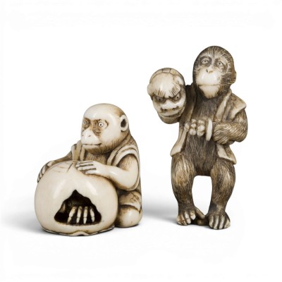 Auktion 159<br>ZWEI NETSUKE VON AFFEN AUS ELFENBEIN*