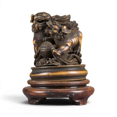 Picture EINE SKULPTUR VON BUDDHISTISCHEN LÖWEN
