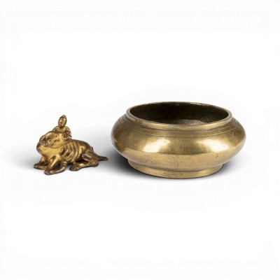 Auktion 159<br>EIN BRONZE-RÄUCHERGEFÄSS UND EIN VERGOLDETER BRONZEBÜFFEL
