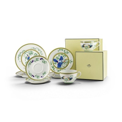 Auktion 158<br>8-TEILIGES 'HERMÈS TOUCANS' PORZELLAN