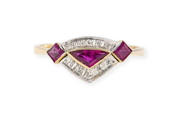 Bild DREIECKIGER RUBIN RING