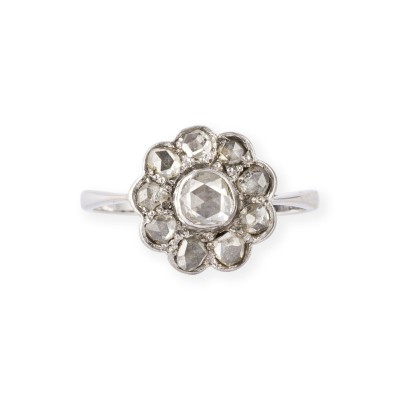 Bild BLÜTENFÖRMIGER DIAMANT RING