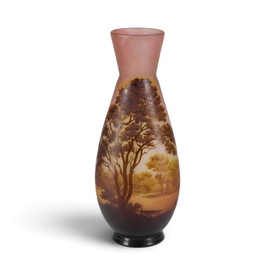 Auction 160<br>VASE MIT WALD-UND SEELANDSCHAFT