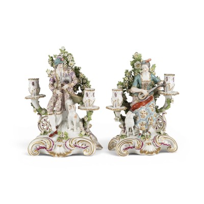 Auktion 160<br>PAAR FIGUREN MIT KERZENSTÄNDER
