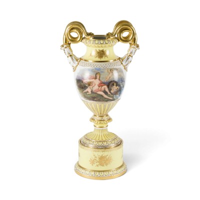 Auktion 160<br>SCHLANGENHENKELVASE MIT VENUS-DARSTELLUNG
