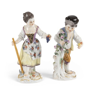 Auction 160<br>GÄRTNERKIND MIT ROSENSTRAUCH UND GÄRTNERKIND MIT HACKE