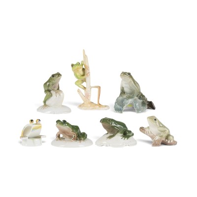 Auction 160<br>KONVOLUT VON SIEBEN FROSCHFIGUREN