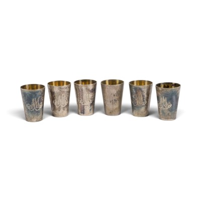 Auktion 160<br>SECHS BECHER UND FLASCHENKORKEN