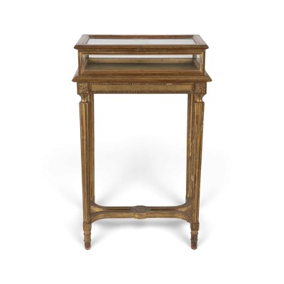 Auktion 160<br>KLEINE LOUIS XVI TISCHVITRINE