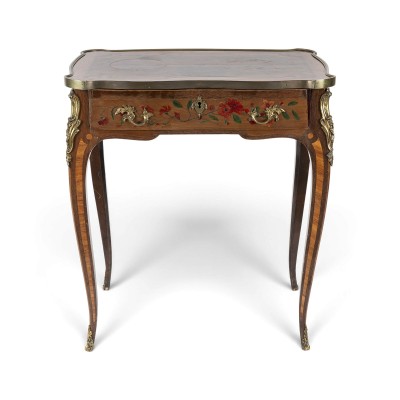 Auktion 160<br>SALONTISCH / SPIELTISCH