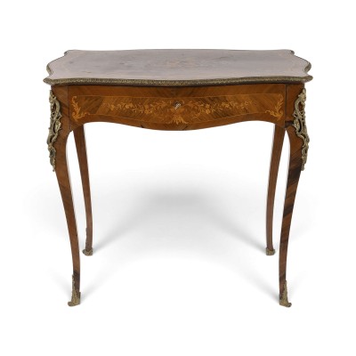 Auction 160<br>MARQUETERIE LOUIS XV BEISTELLTISCH