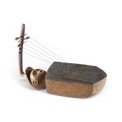 Auktion 160<br>FIGÜRLICHE BOGENHARFE (VERMUTLICH KUNDI ODER NGOMBI)