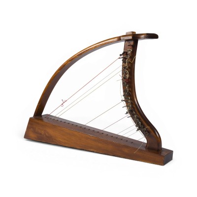 Auction 160<br>KELTISCHE HARFE (CLÀRSACH)