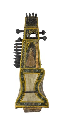 Auktion 160<br>SARANGI MIT AUFWENDIGER FIGÜRLICHER BEMALUNG