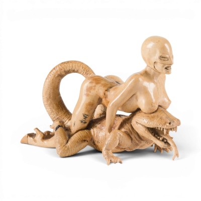 Auction 160<br>EROTIKA FIGUR: FRAUENAKT AUF ECHSE
