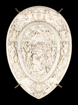 Auktion 160<br>ZEREMONIELLES PRUNKSCHILD MIT SCHLACHTENRELIEF*