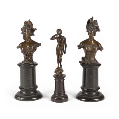 Auktion 160<br>KONVOLUT VON DREI BRONZEFIGUREN: ZWEI DAMENBÜSTEN UND EIN FRAUENAKT