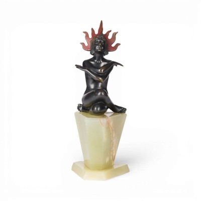 Auction 160<br>SITZENDE SONNENGÖTTIN / TEMPELTÄNZERIN
