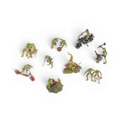 Auction 160<br>KONVOLUT VON NEUN FROSCHFIGUREN 'FREIZEIT'