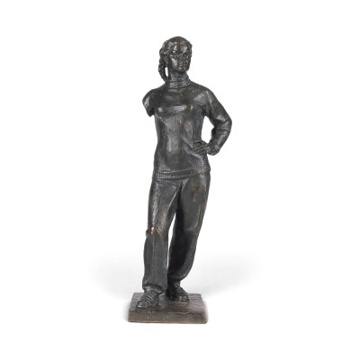 Picture 'JUNGE STEHENDE FRAU MIT ZOPF'