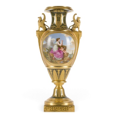 Auktion 161<br>FEINE AMPHOREN-VASE MIT DER ALLEGORIE DER HOFFNUNG