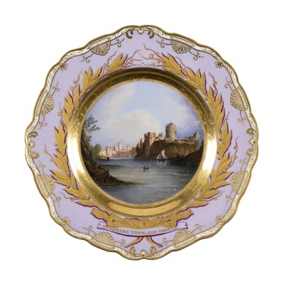Auction 161<br>FEINER TELLER MIT DEM ANSICHT DER STADT PEMBROKE UND DES SCHLOSSES