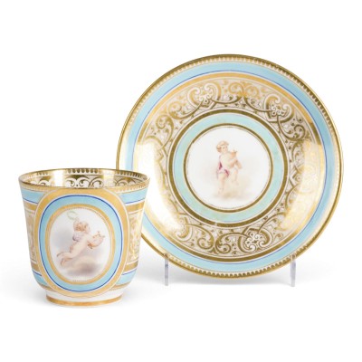 Bild TASSE UND UNTERTASSE MIT PUTTEN