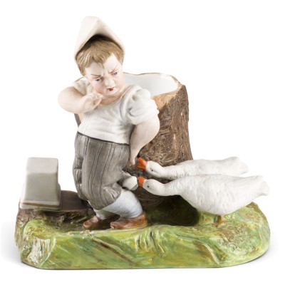 Auction 161<br>ASCHENBECHER UND STREICHHOLZSCHACHTEL 'JUNGE MIT GÄNSEN'