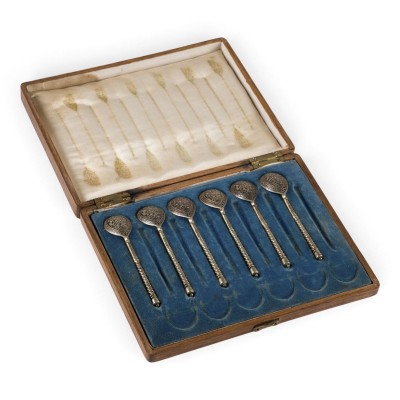 Auction 161<br>SECHS NIELLO-LÖFFEL IM ORIGINAL-ETUI