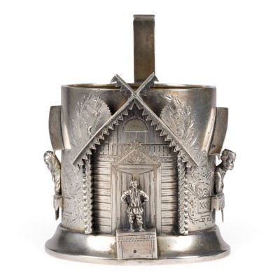 Auktion 161<br>SEHR FEINER TEEGLAS-HALTER MIT FIGÜRLICHEM ARCHITEKTUR-MOTIV