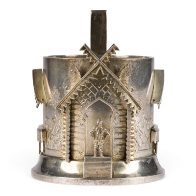 Auction 161<br>FEINER TEEGLAS-HALTER MIT BÄUERLICHER ARCHITEKTUR