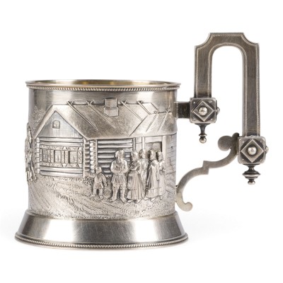 Bild FEINER TEEGLAS-HALTER MIT BÄUERLICHER SZENE MIT TROIKA-WETTRENNEN