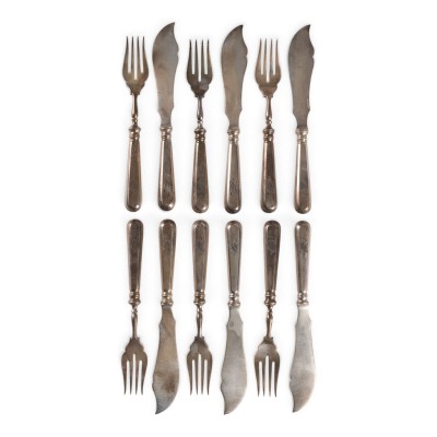 Auktion 161<br>ZWÖLFTEILIGES FISCHBESTECK MIT GRAVURMONOGRAMM