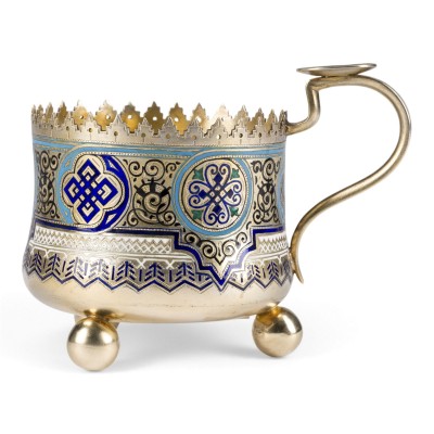 Bild FEINER CHAMPLEVÉ-EMAIL-TEEGLAS-HALTER MIT FLECHTWERK-BORDÜRE