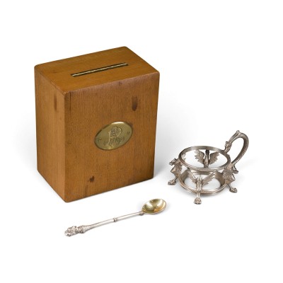 Auktion 161<br>SEHR FEINER TEEGLASHALTER IM ORIGINAL-ETUI