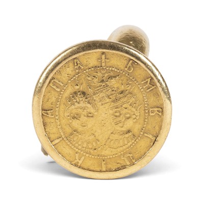 Auction 161<br>MASSIVER RING MIT CHERVONETZ (DUKAT) MIT DEM DOPPELPORTRÄT VON IWAN V. UND PETER I. UNTER DER REGENTSCHAFT VON SOPHIA ALEXEJEWNA (1662-1689) AUS DEM FAMILIENBESITZ DER GRAVEN ZUBOV