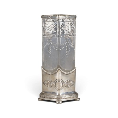 Bild SILBERMONTIERTE VASE MIT PALMETTEN UND GRAVURMONOGRAMM