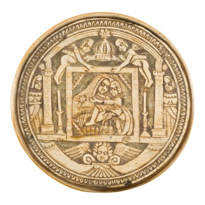 Auction 161<br>SCHNUPFTABAKDOSE MIT DER GOTTESMUTTER UND DEM ERZENGEL MICHAEL