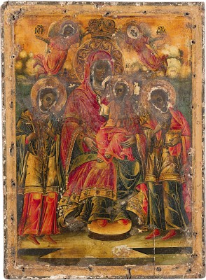 Auktion 161<br>GROSSE DATIERTE IKONE MIT DER THRONENDEN GOTTESMUTTER FLANKIERT VON DEN HEILIGEN DEMETRIOS UND PANTELEIMON